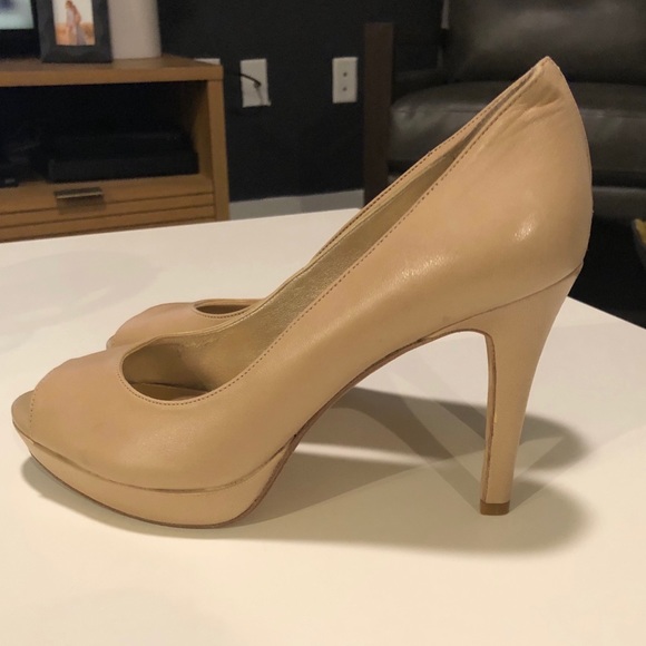 ANTONIO MELANI Shoes - Antonio Melani Peep Toe Nude Leather Pumps